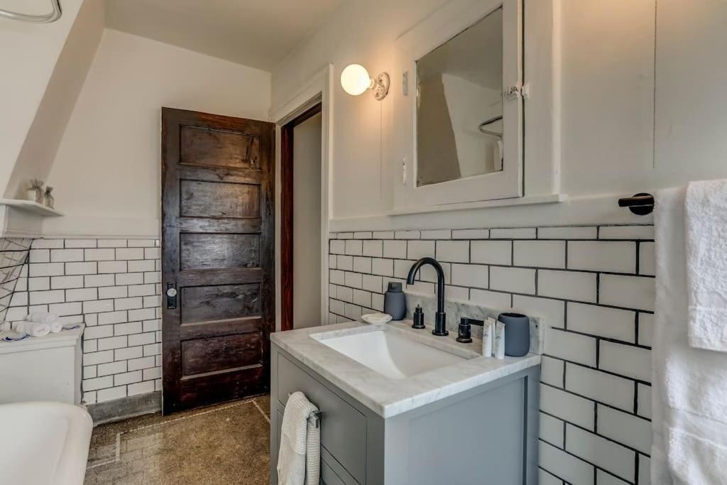 Luxe Mid-Century Styled Historic Townhouse #1 Villa Detroit Eksteriør billede
