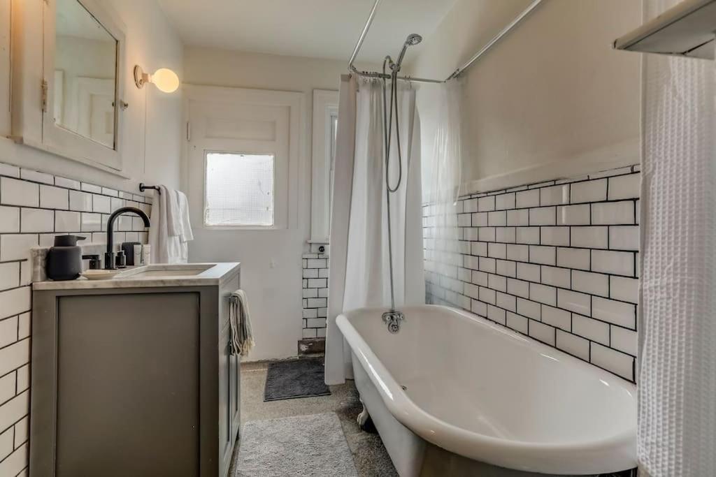 Luxe Mid-Century Styled Historic Townhouse #1 Villa Detroit Eksteriør billede